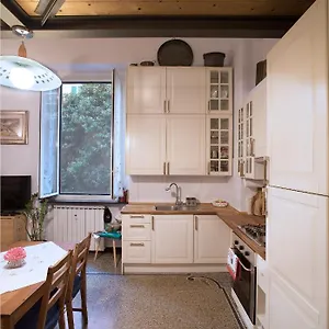 Pesto , Genova Italia
